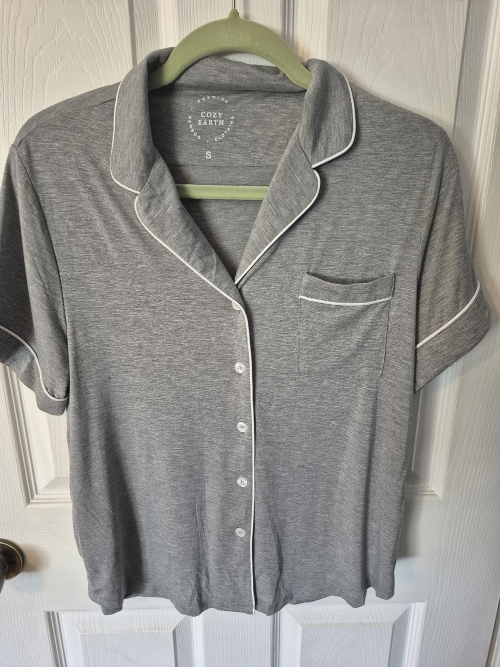 Cozy Earth Women's Gray Short Sleeve Pajama Top with White Piping